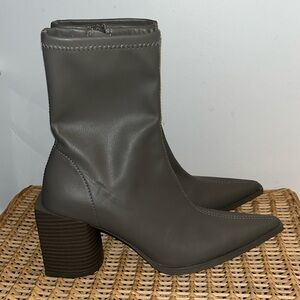 OAK + FORT Pointed toe ankle boots oak and fort